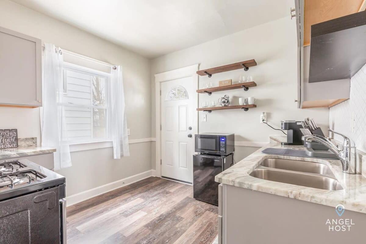 Newly Remodeled Apt, South Hills Old Brooklyn Area Клівленд Екстер'єр фото