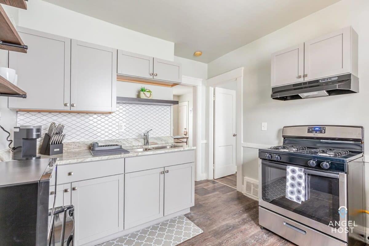 Newly Remodeled Apt, South Hills Old Brooklyn Area Клівленд Екстер'єр фото